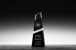 Hand-made custom high-end crystal glass award trophy