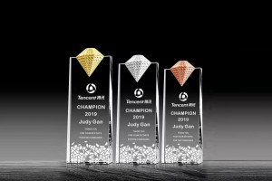 Newly designed top diamond style corporate business crystal glass trophy